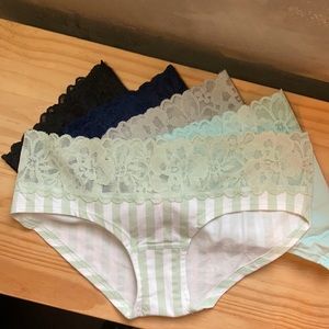 NWT Victoria’s Secret Hiphugger/Hipster Panties small